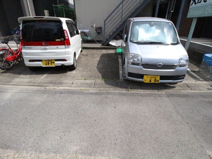 物件外観写真2　(駐車場)