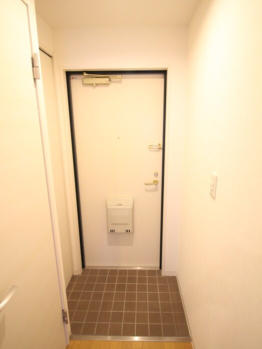 物件内観写真16　(玄関)