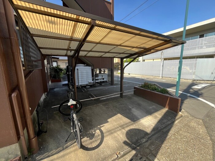 物件外観写真4　(駐輪場)