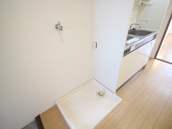 物件内観写真12　(洗濯機置場)