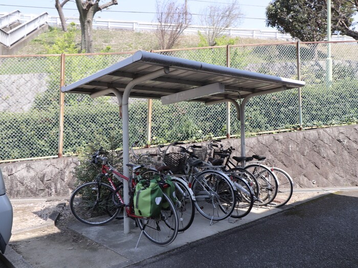 物件外観写真3　(駐輪場)