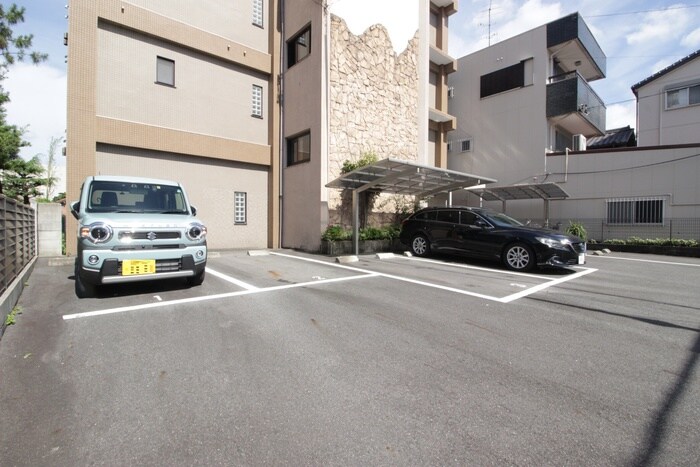 物件外観写真3　(駐車場)