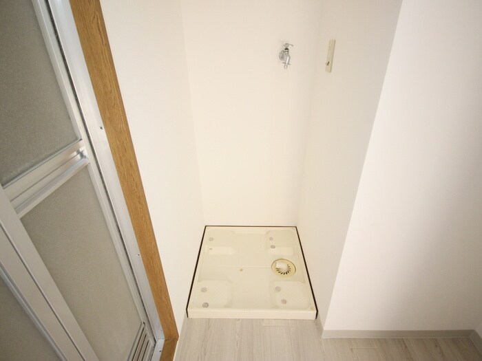 物件内観写真11　(洗濯機置場)