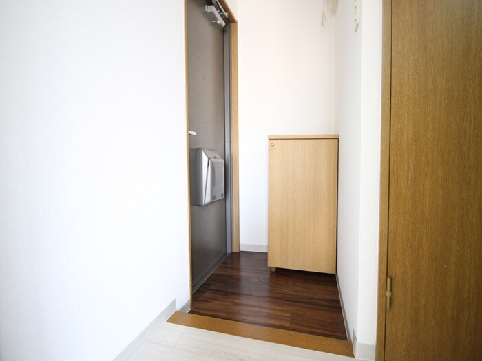 物件内観写真13　(玄関)