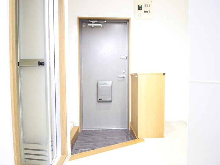 物件内観写真17　(玄関)