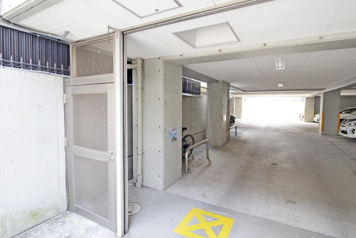 物件外観写真3　(駐車場)