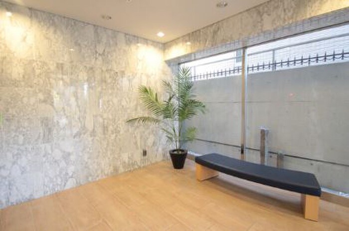 物件外観写真4　(エントランス部分)