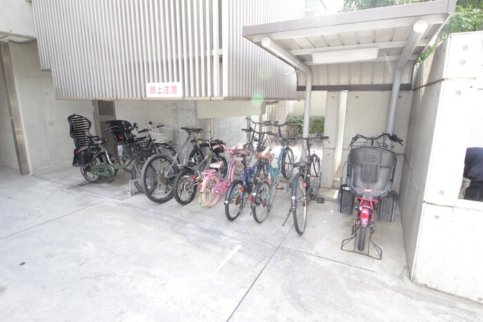 物件外観写真5　(駐輪場)