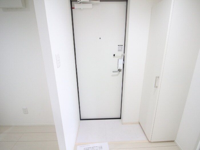 物件内観写真7　(玄関)