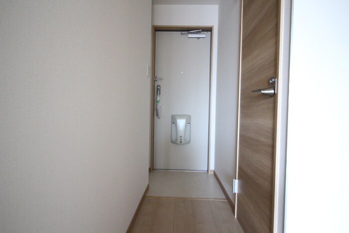 物件内観写真8　(玄関)