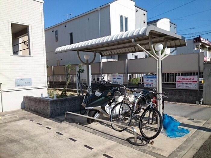 物件外観写真3　(駐輪場)
