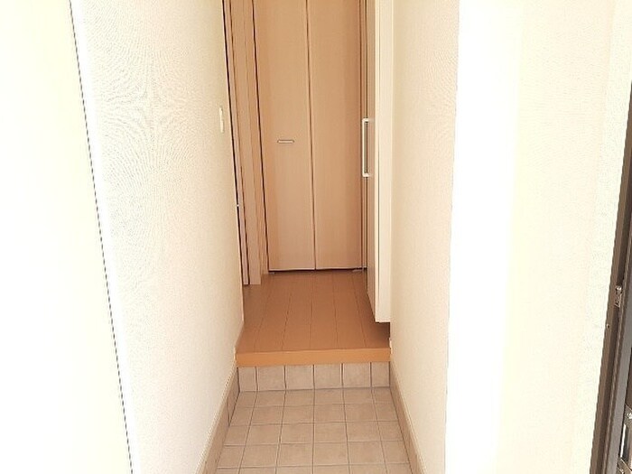物件内観写真10　(玄関)