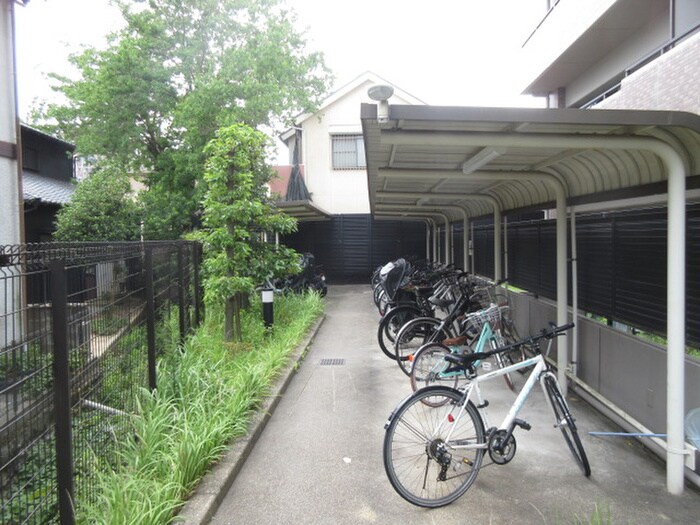 物件外観写真4　(駐輪場)