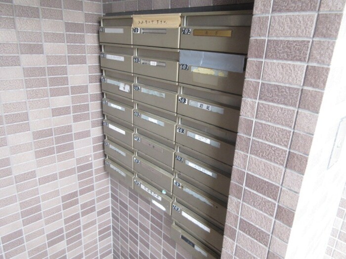 物件外観写真5　(エントランス部分)