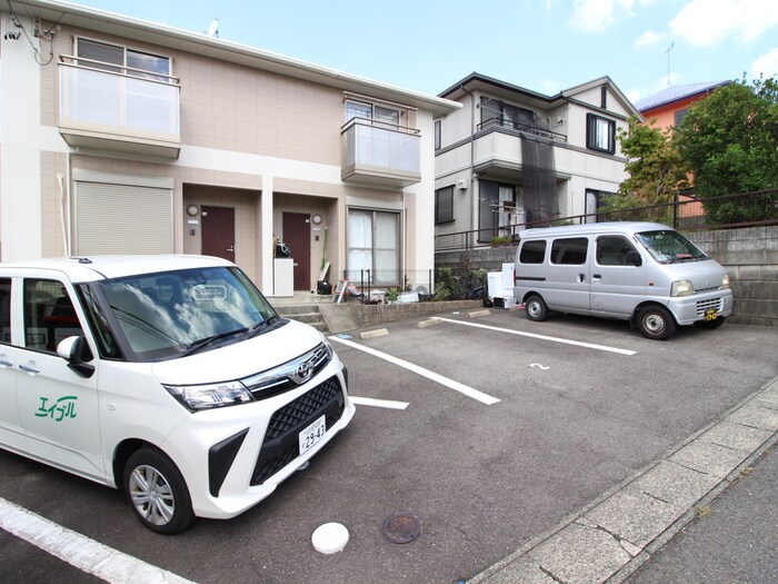 物件外観写真3　(駐車場)