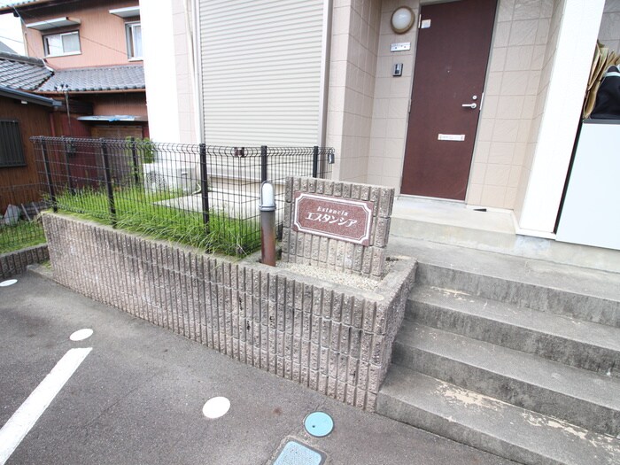 物件外観写真4　(エントランス部分)