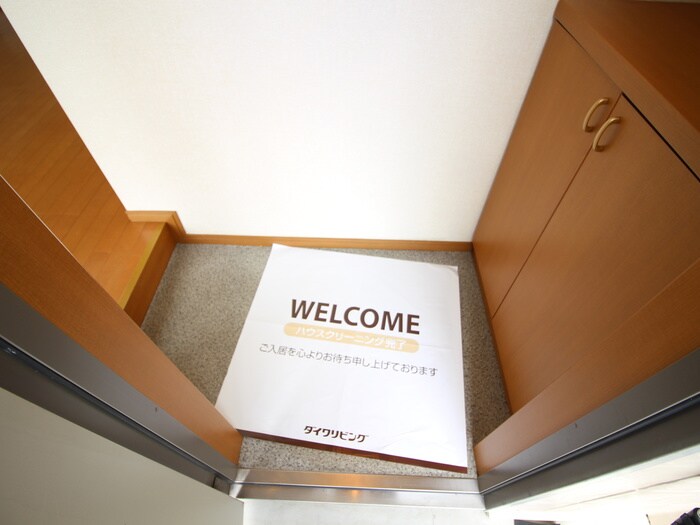 物件内観写真18　(玄関)