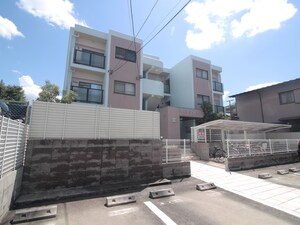 ラビアン名東外観写真