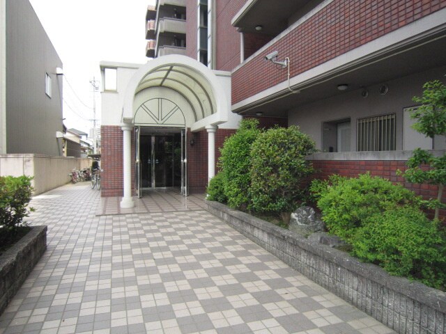 物件外観写真3　(エントランス部分)