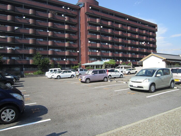 物件外観写真4　(駐車場)