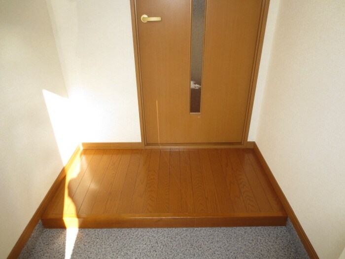 物件内観写真12　(玄関)