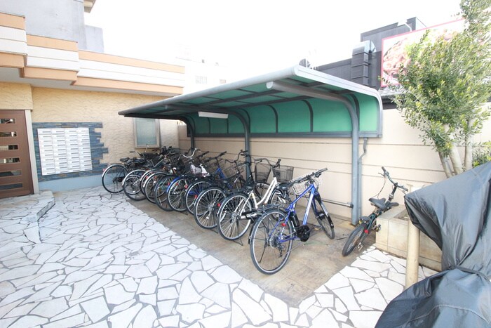 物件外観写真4　(駐輪場)