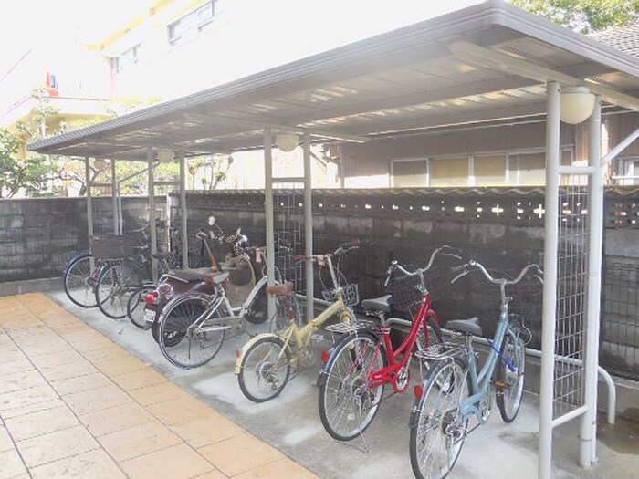 物件外観写真4　(駐輪場)
