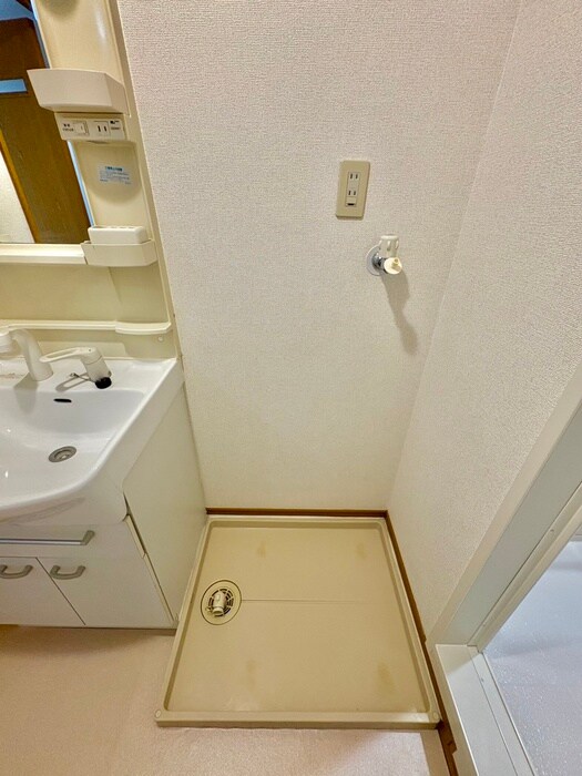 物件内観写真13　(洗濯機置場)