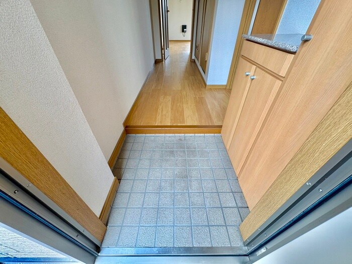 物件内観写真17　(玄関)