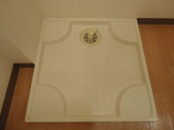 物件内観写真12　(洗濯機置場)