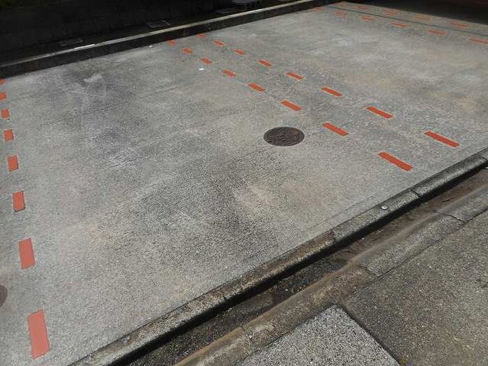 物件外観写真2　(駐車場)