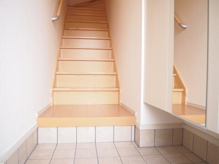 物件内観写真6　(玄関)