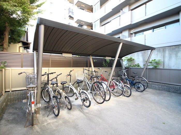 物件外観写真4　(駐輪場)