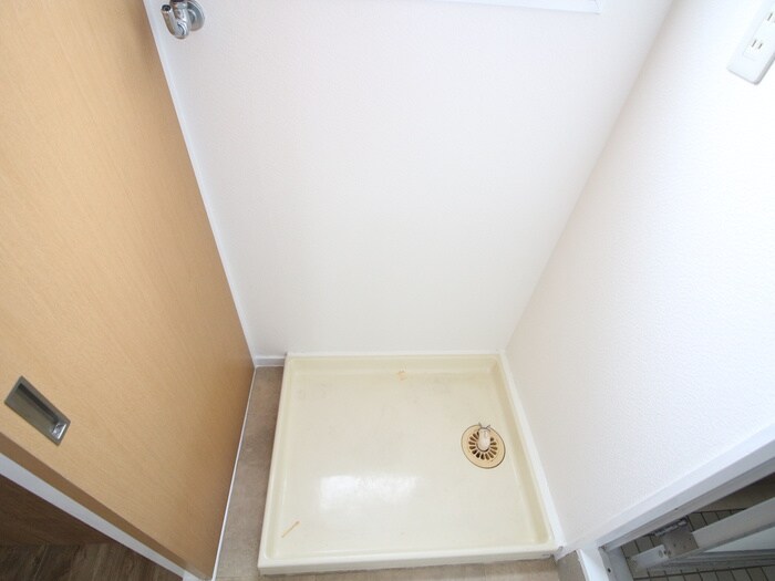 物件内観写真14　(洗濯機置場)