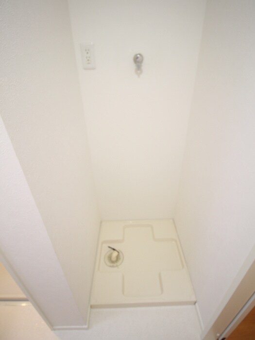 物件内観写真9　(洗濯機置場)