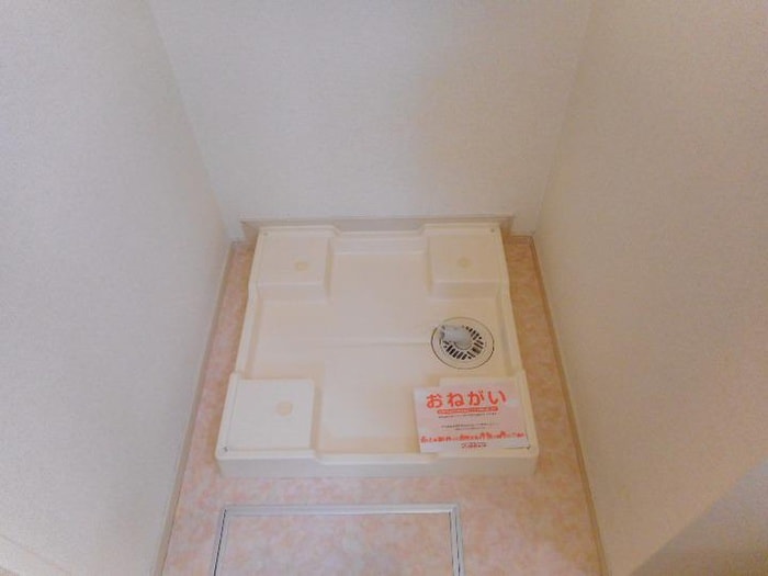 物件内観写真11　(洗濯機置場)