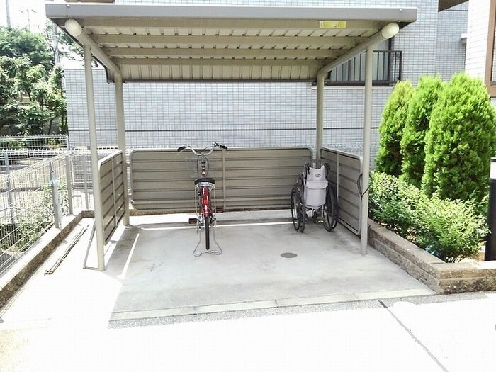 物件外観写真2　(駐輪場)