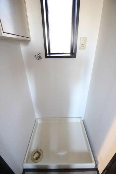 物件内観写真12　(洗濯機置場)