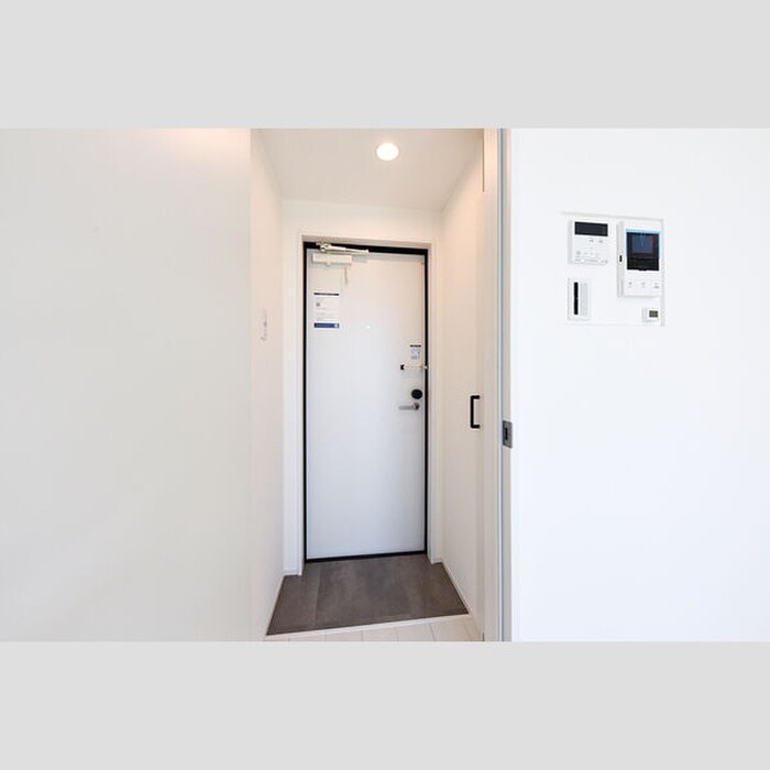 物件内観写真4　(玄関)