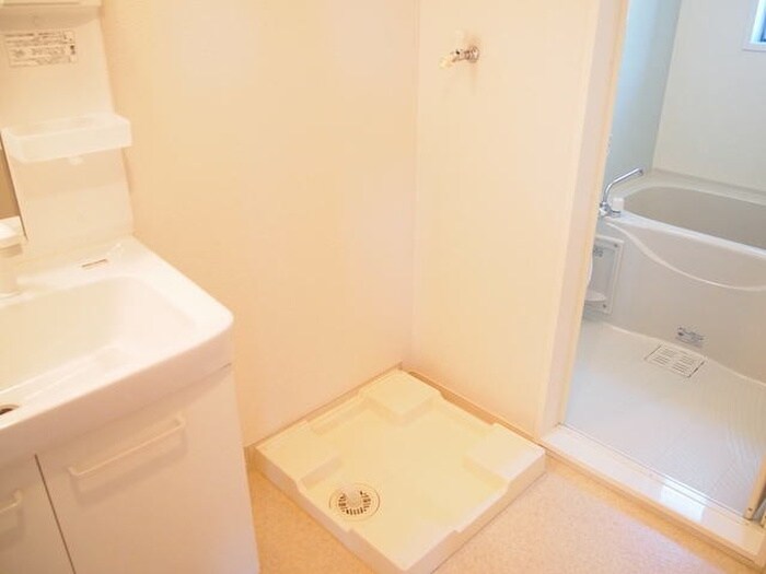 物件内観写真8　(洗濯機置場)