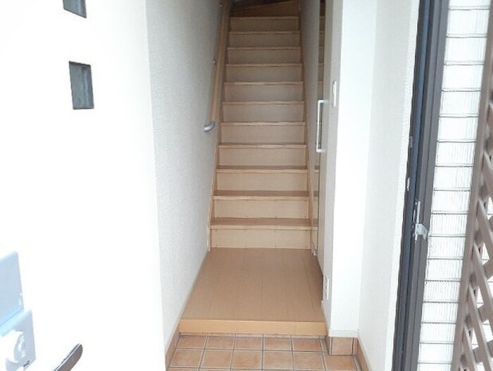 物件内観写真12　(玄関)