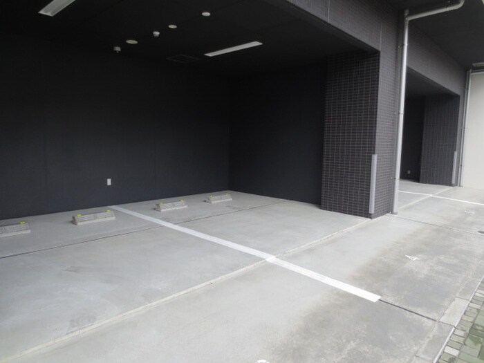 物件外観写真4　(駐車場)