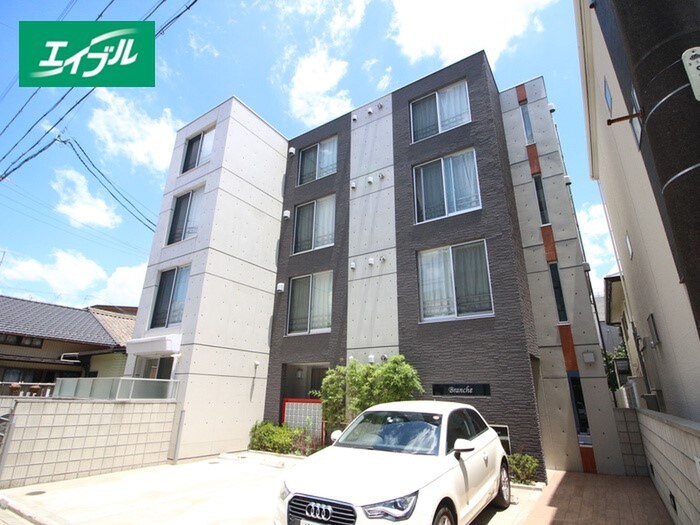 物件外観写真2　(駐車場)