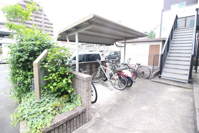 物件外観写真5　(駐輪場)