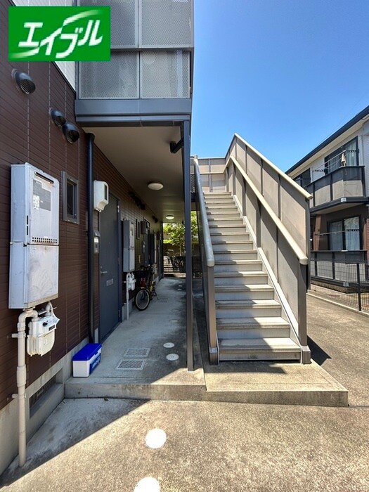 物件外観写真4　(エントランス部分)