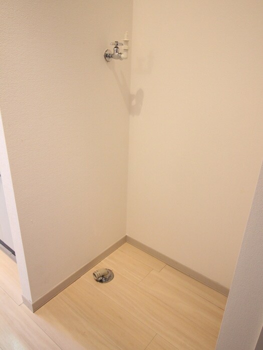 物件内観写真16　(洗濯機置場)