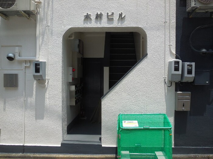 物件外観写真3　(エントランス部分)