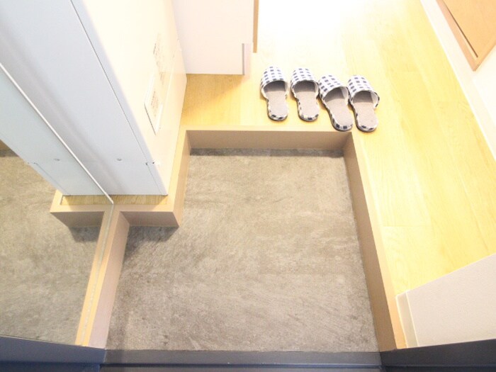 物件内観写真12　(玄関)