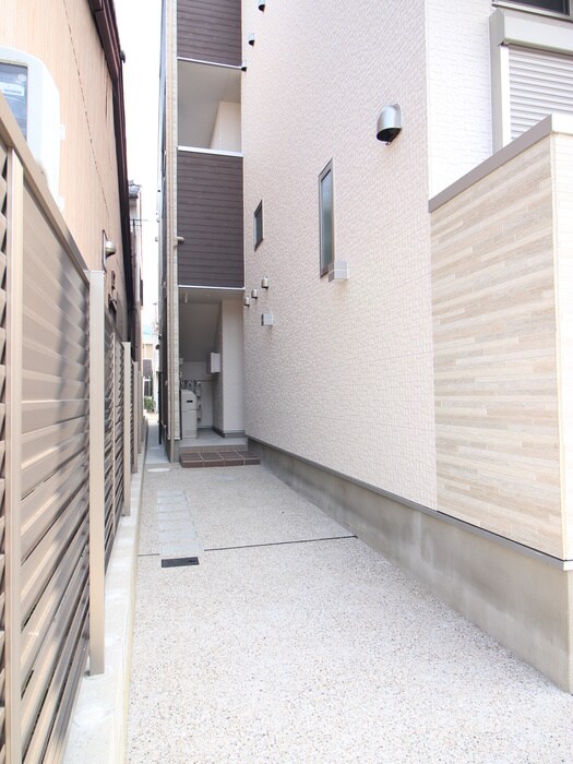 物件外観写真3　(エントランス部分)