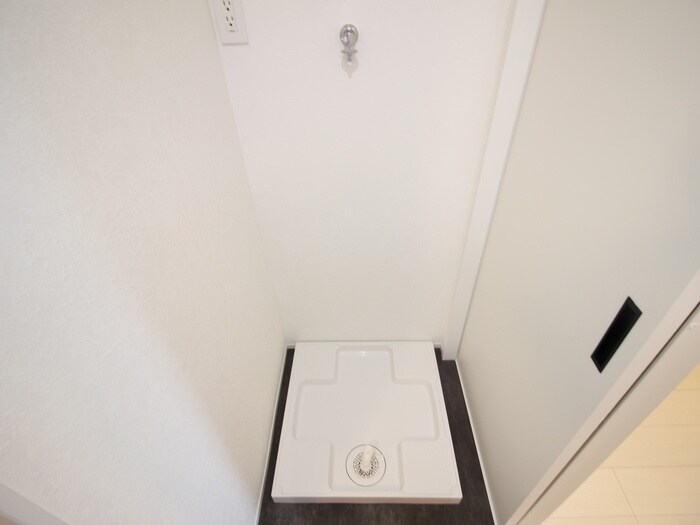 物件内観写真16　(洗濯機置場)